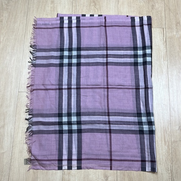 Burberry Check wool and silk scarf 220X70 CM - Picture 2 of 7